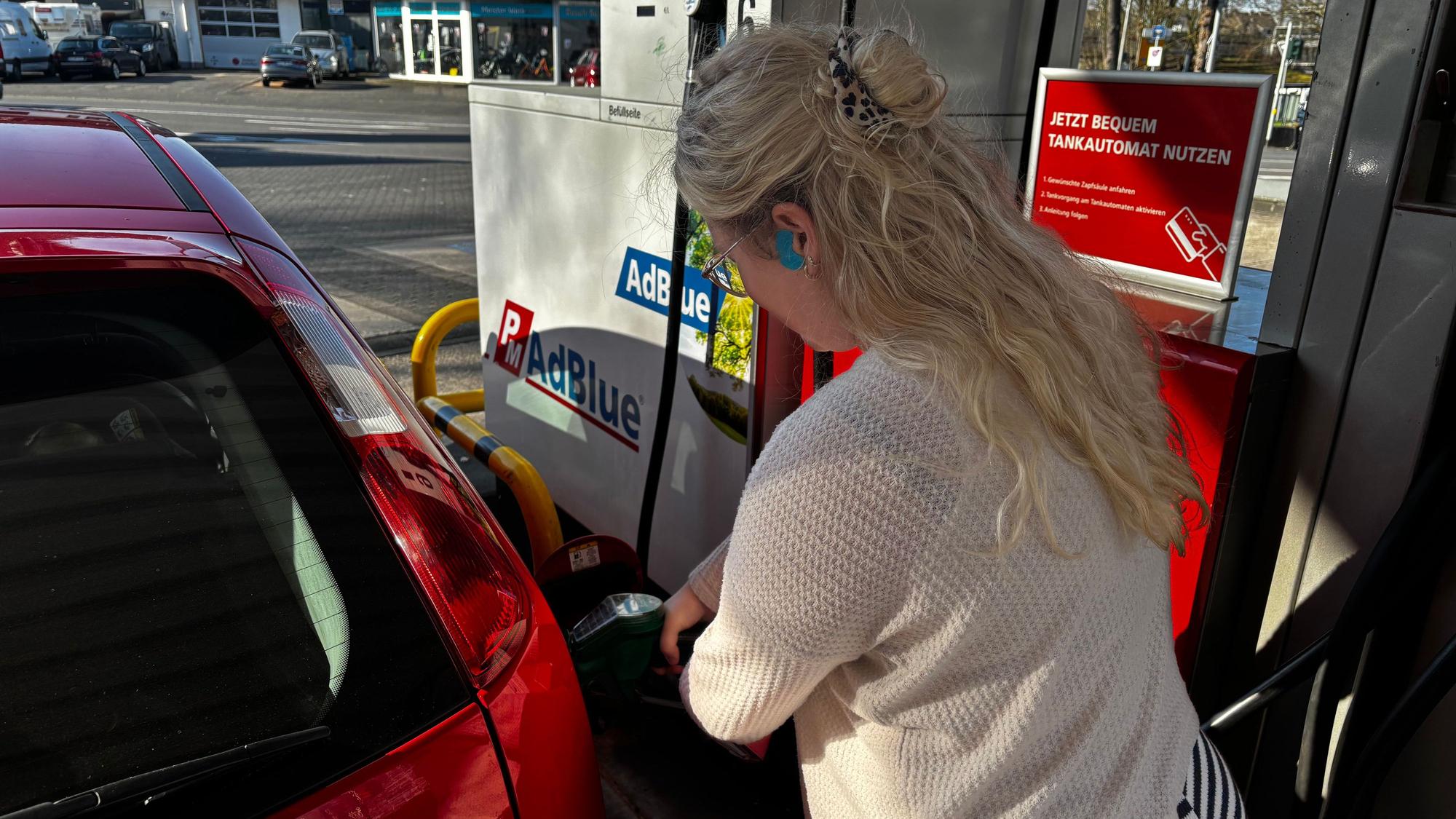 Mareike Balsalobre braucht das Auto zwar nicht häufig, hat sich aber über die hohen Preise erschrocken.