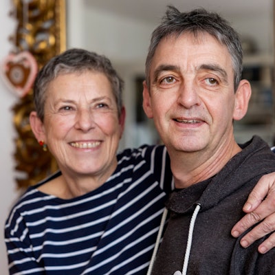 04.03.2026, Köln: Andreas Oestern lebt mit Parkinson und seiner Frau Dorothee Dernbach in Köln.
Er spielt gerne Tischtennis.