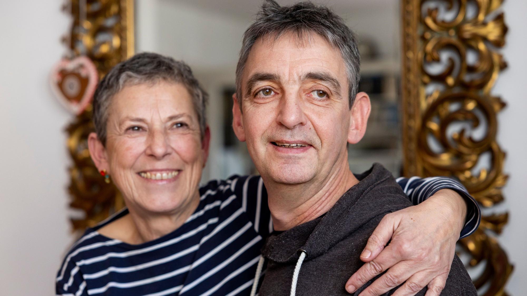 04.03.2026, Köln: Andreas Oestern lebt mit Parkinson und seiner Frau Dorothee Dernbach in Köln.
Er spielt gerne Tischtennis.