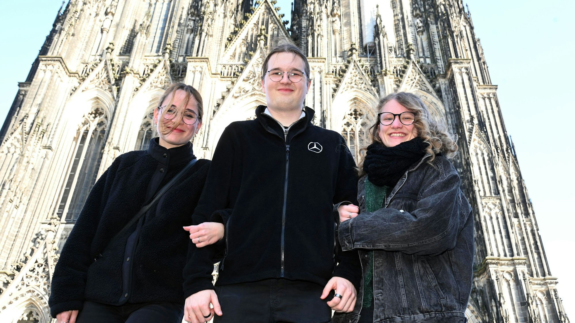 Julia Henne (l.) Dominik Eiwen und Stella Starke sind Touristen aus Stuttgart.