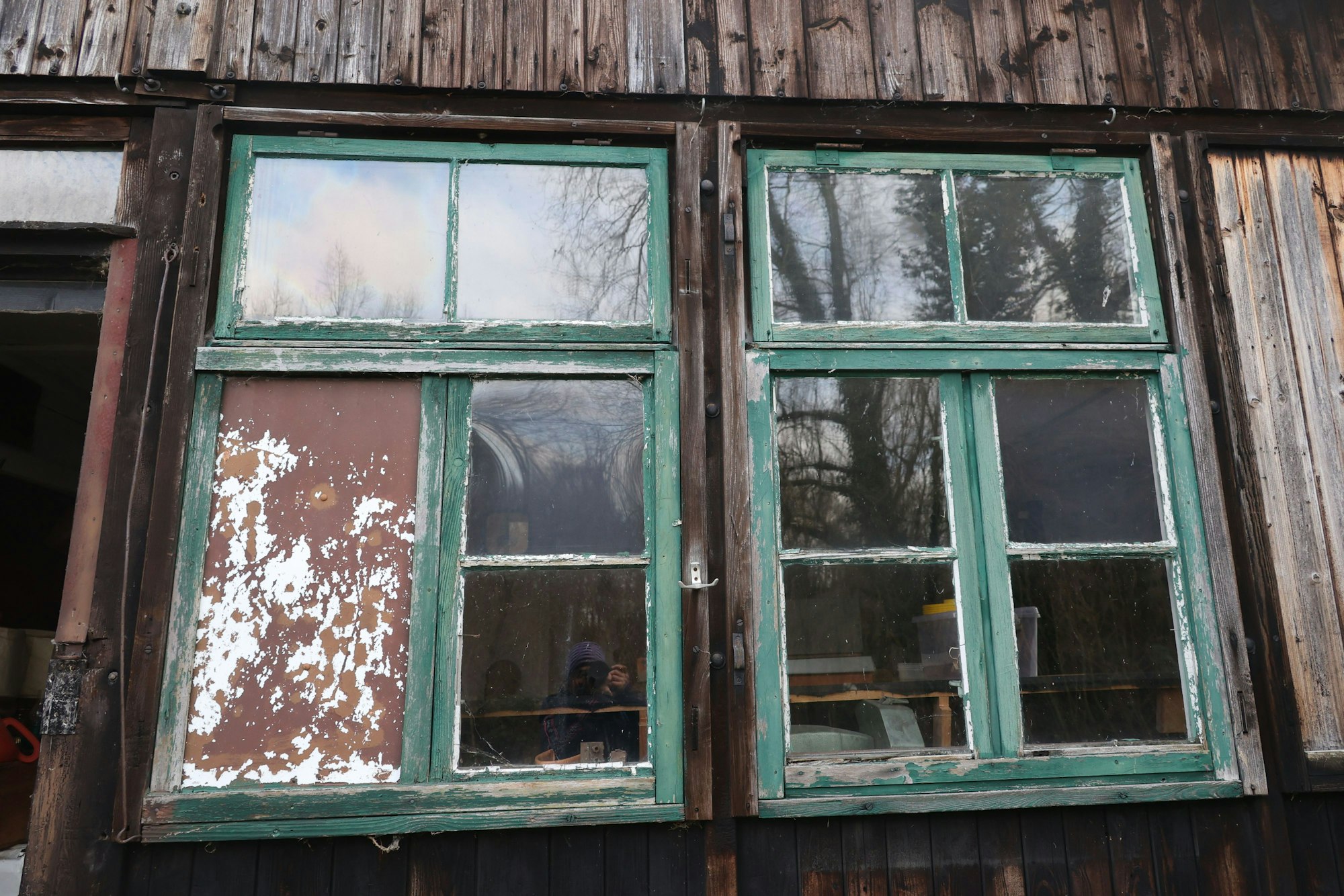 Die Zeit hat dem Holz sehr zugesetzt.