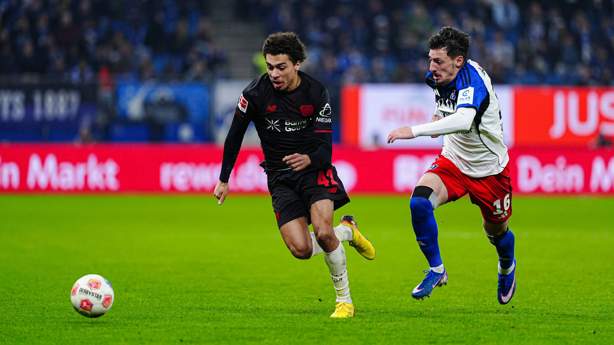 Montrell Culbreath Bayer 04 Leverkusen, 42, Giorgi Gocholeishvili Hamburger SV, 16 GER, Hamburger SV vs. Bayer 04 Leverkusen, Fussball, 1. Bundesliga, Spieltag 17, Saison 2025/2026, 04.03.2026 DFL REGULATIONS PROHIBIT ANY USE OF PHOTOGRAPHS AS IMAGE SEQUENCES AND/OR QUASI-VIDEO GER, Hamburger SV vs. Bayer 04 Leverkusen, Fussball, 1. Bundesliga, Spieltag 17, Saison 2025/2026, 04.03.2026 Hamburg *** Montrell Culbreath Bayer 04 Leverkusen, 42 , Giorgi Gocholeishvili Hamburger SV, 16 GER, Hamburger SV vs Bayer 04 Leverkusen, Football, 1 Bundesliga, Matchday 17, Season 2025 2026, 04 03 2026 DFL REGULATIONS PROHIBIT ANY USE OF PHOTOGRAPHS AS IMAGE SEQUENCES AND OR QUASI VIDEO GER, Hamburger SV vs Bayer 04 Leverkusen, Football, 1 Bundesliga, Matchday 17, Season 2025 2026, 04 03 2026 Hamburg Copyright: xEibner-Pressefoto/MarcelxvonxFehrnx EP_MFN