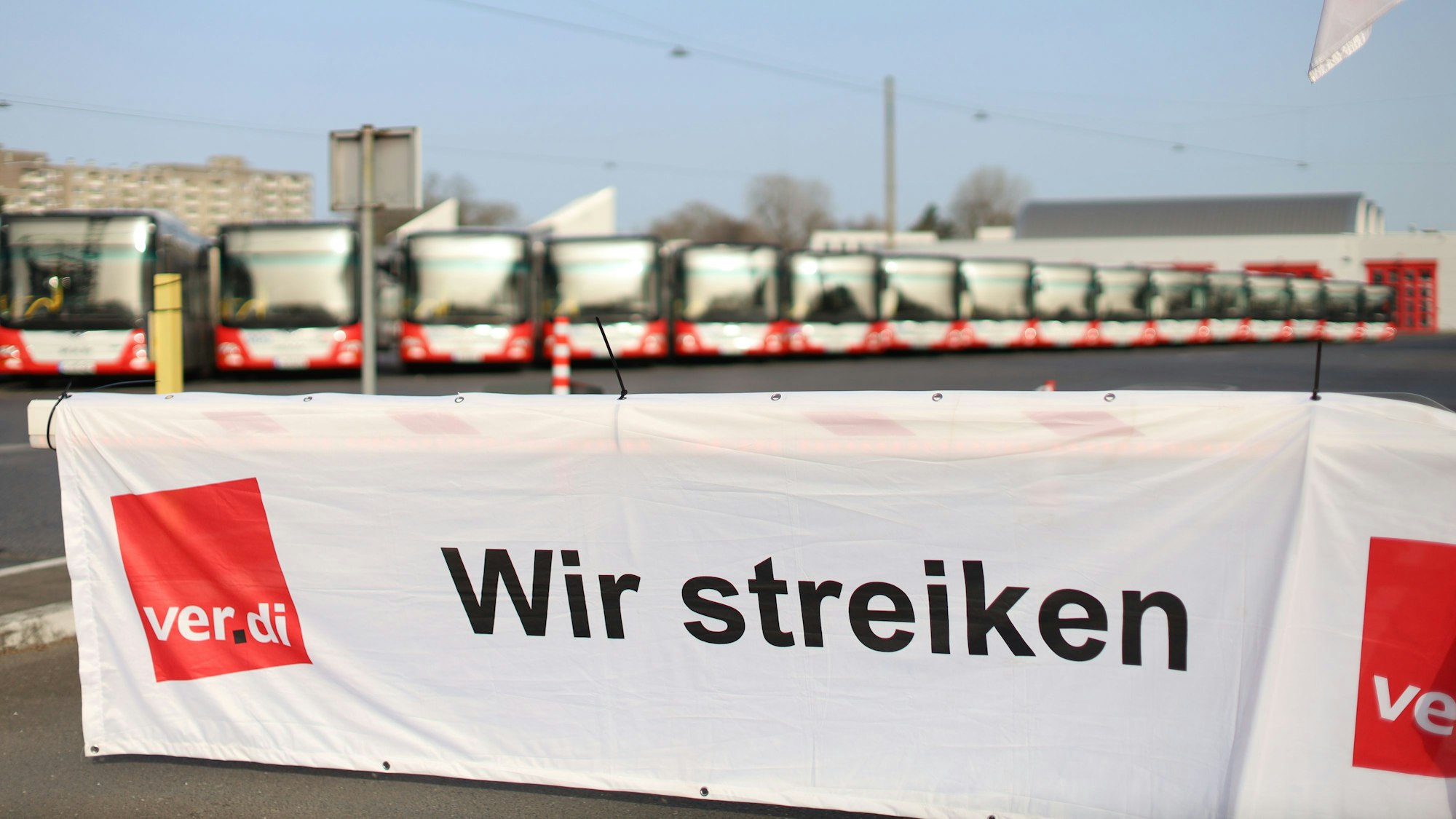 Kein Bus und keine Bahn: Verdi hat am Freitag die KVB lahmgelegt.