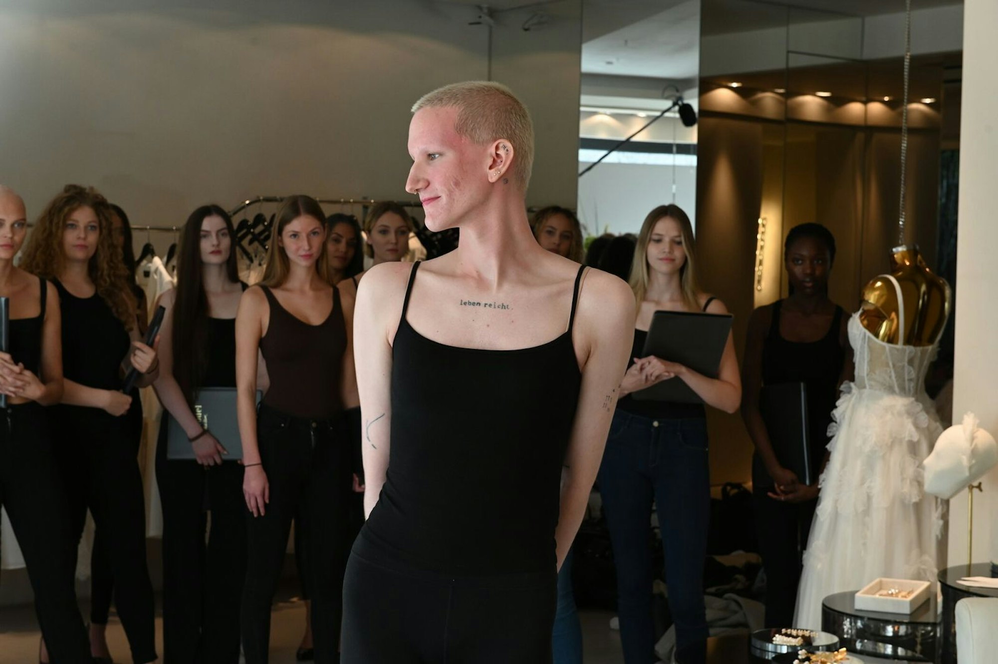 Kim (24) lotst die anderen in Berlin zum falschen Ort - und sorgt für Stress. (Bild: ProSieben/André Kowalski)