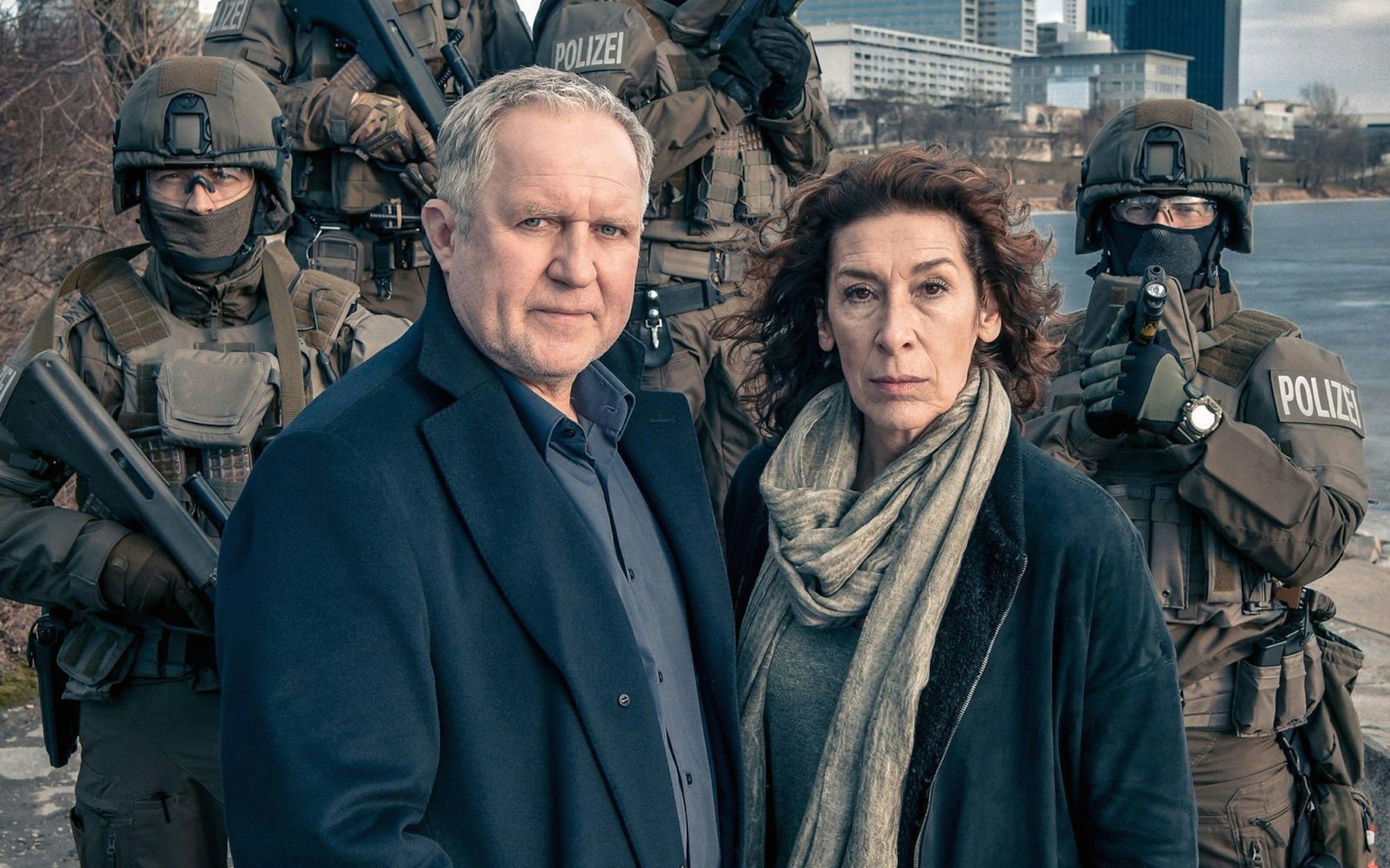 Im April 2025 wurde bekanntgegeben, dass das „Tatort“-Ermittlerduo Moritz Eisner (gespielt von Harald Krassnitzer) und Bibi Fellner (Adele Neuhauser) Ende 2026 aufhören wird. Wie es danach für Neuhauser weitergeht, verrät sie im Interview. (Bild: ARD Degeto / ORF / Hubert Mican)