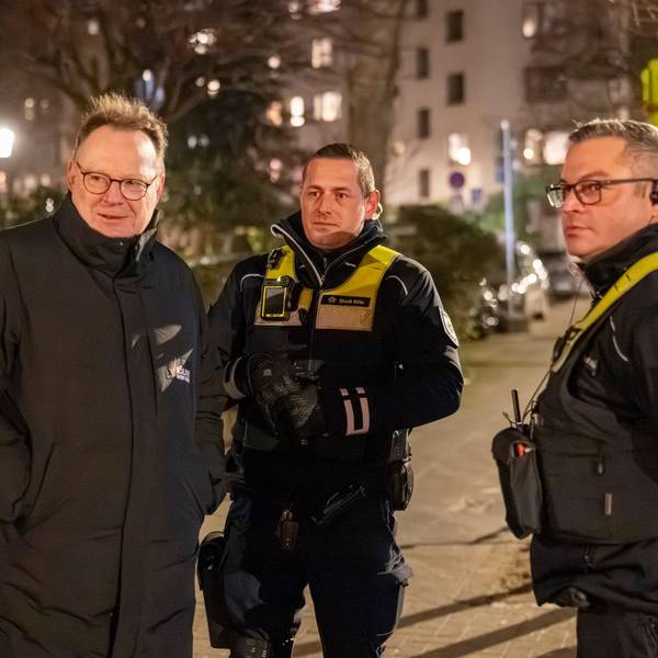 Oberbürgermeister Torsten Burmester begleitete im Januar eine Streife des Kommunalen Ordnungsdiensts auf dem Brüsseler Platz.