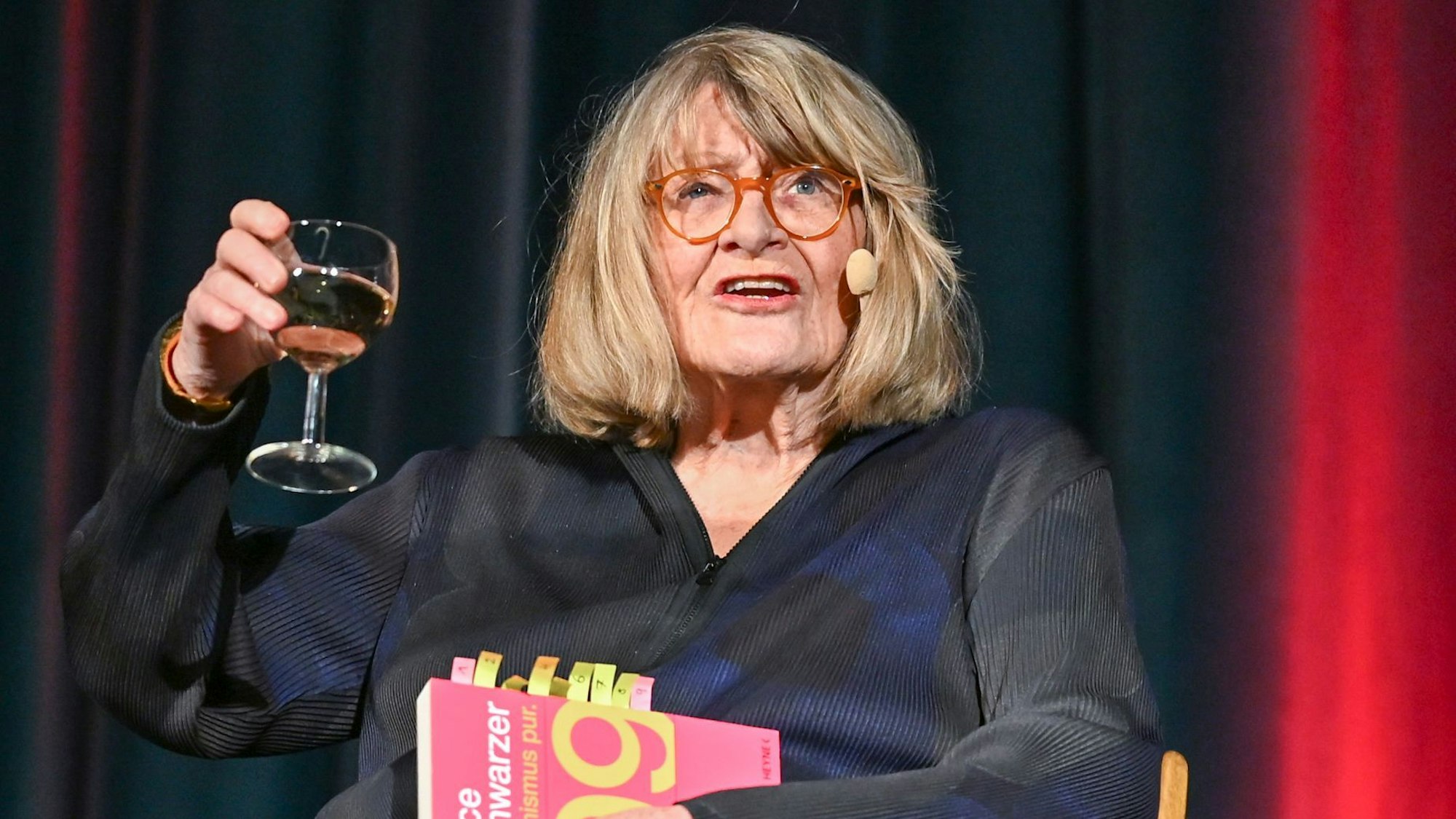 Frauenrechtlerin Alice Schwarzer und ihr Buch „Feminismus pur. 99 Worte“.