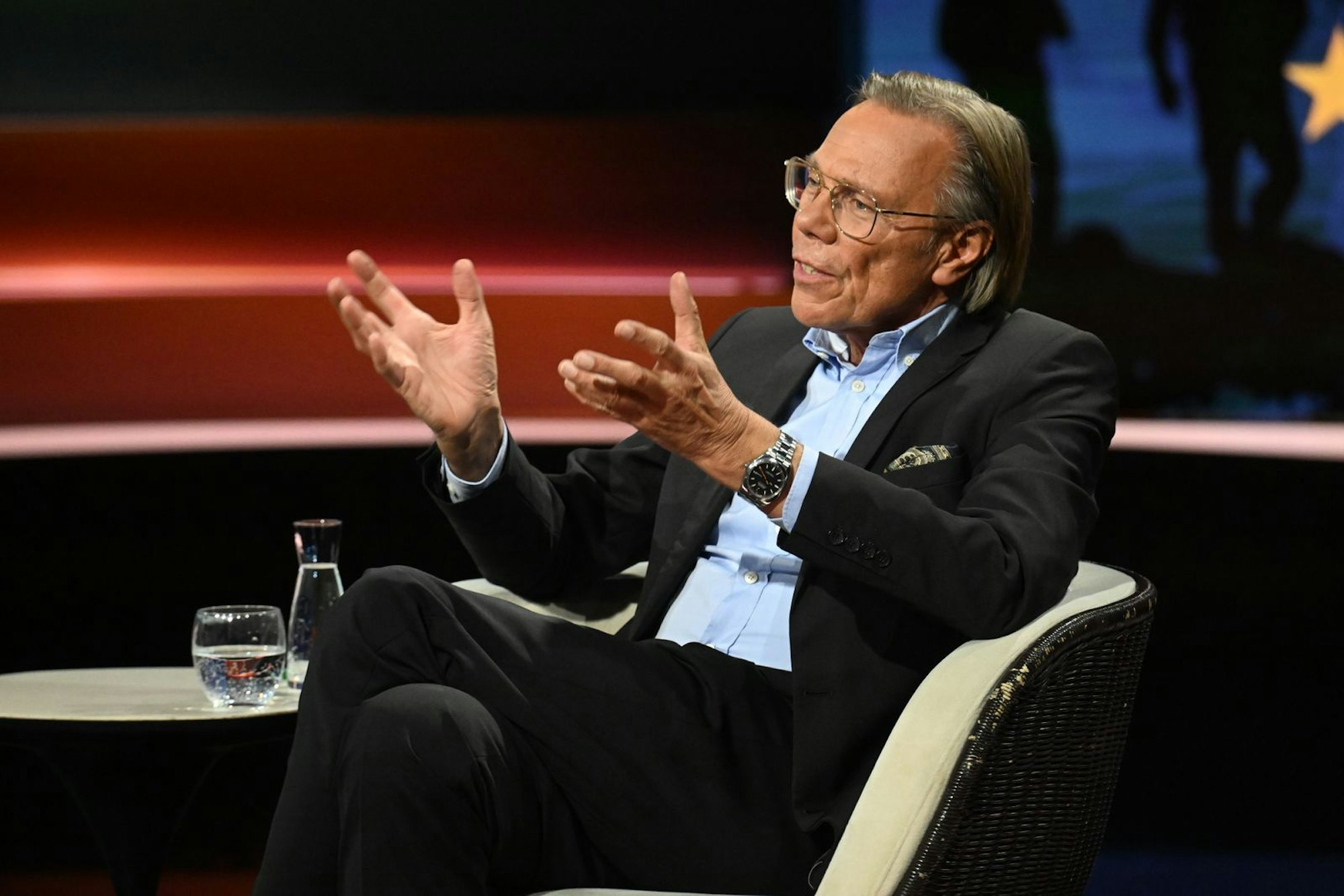 Soziologe Harald Welzer wies auch auf die Konsequenzen von Kriegen in Form von Traumata hin. (Bild: ZDF / Markus Hertrich)