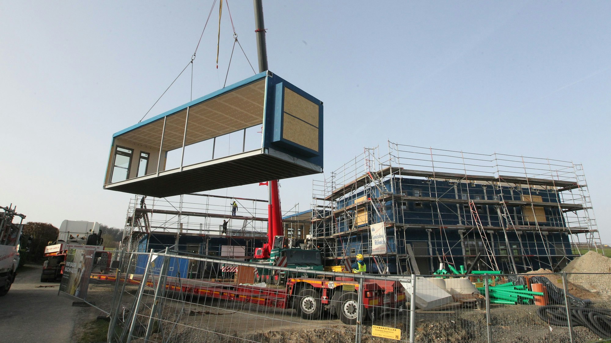 In Eitorf entsteht ein neuer sechszügiger Kindergarten am Neubaugebiet West. Der Rohbau ist dank der Modulbauweise binnen einer Woche fertiggestellt worden.