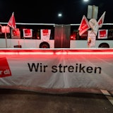 Die Schranke bleibt unten. Verdi hat Beschäftigte in mehreren kommunalen Nahverkehrsbetrieben wie der KVB zum Warnstreik aufgerufen. (Archivbild)