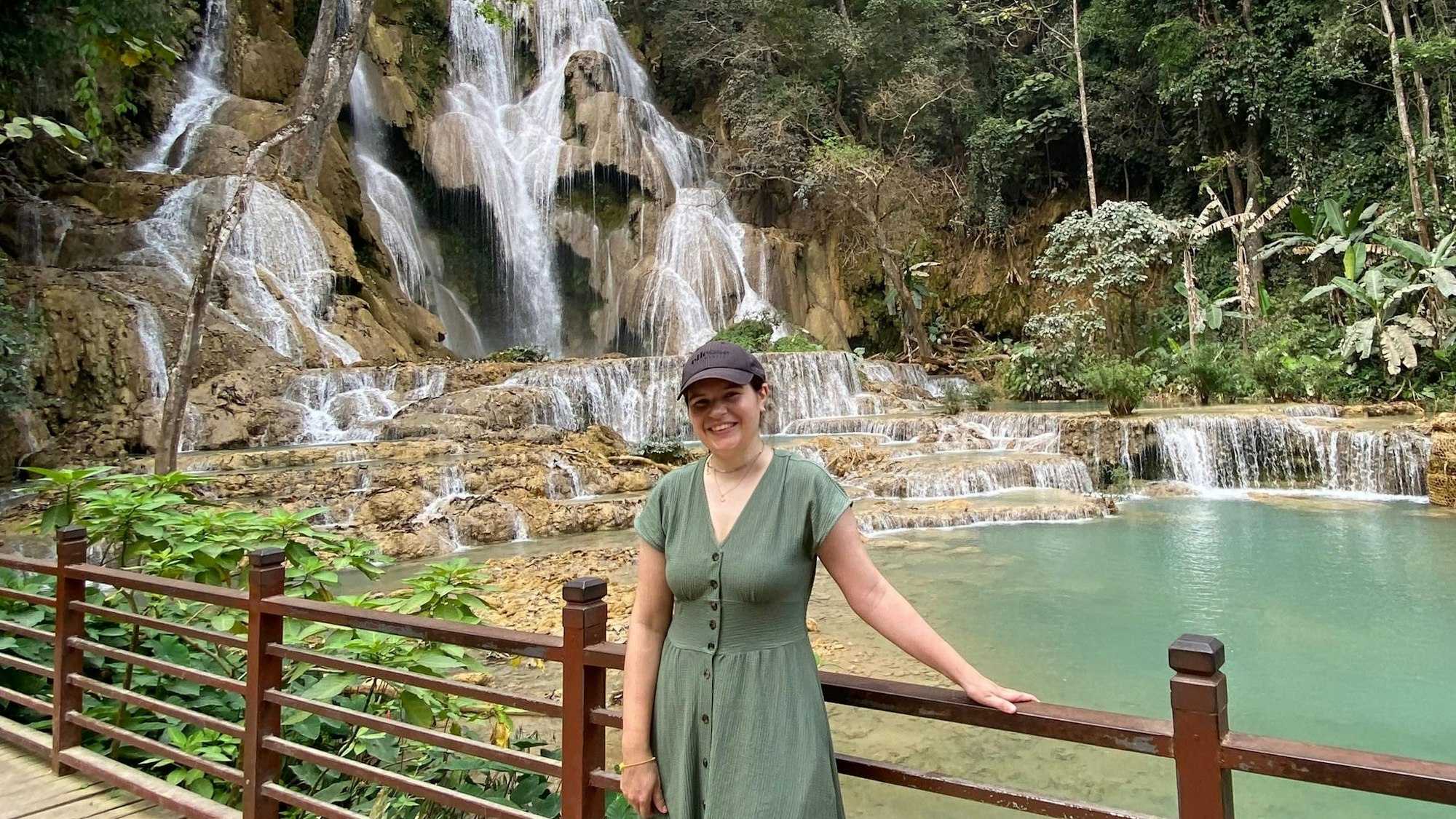 Glücklichere Tage: Silja Adolphs aus der Nümbrechter Ortschaft Benroth am Kuang Si-Wasserfall in Laos. In dem Land hat die 33-Jährige zunächst festgesessen.