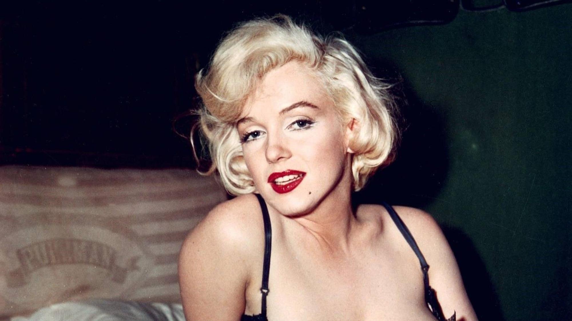 Marilyn Monroe posiert.