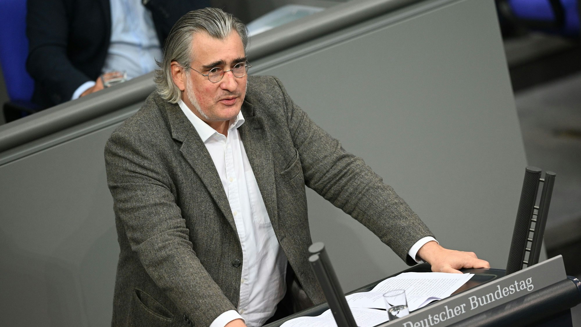 Fabian Jacobi, Bundestagsabgeordneter aus Köln, kandidiert gegen Vincentz.