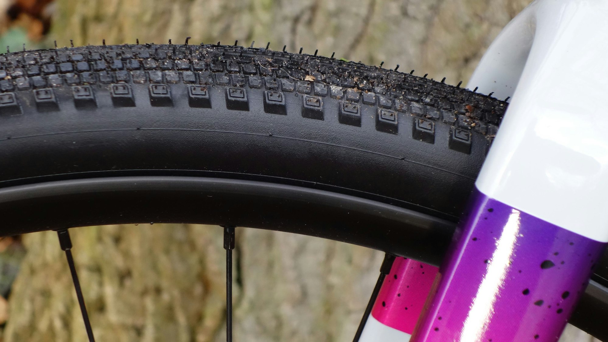 Zu sehen ist ein Fahrradreifen.