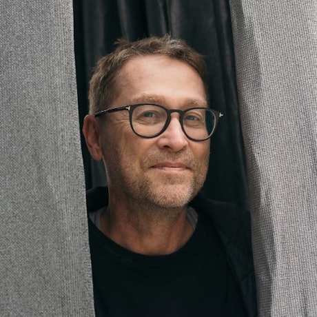 Jan Weiler liest aus seinem Buch „Das Beste! Mein Leben zwischen Pubertieren“.