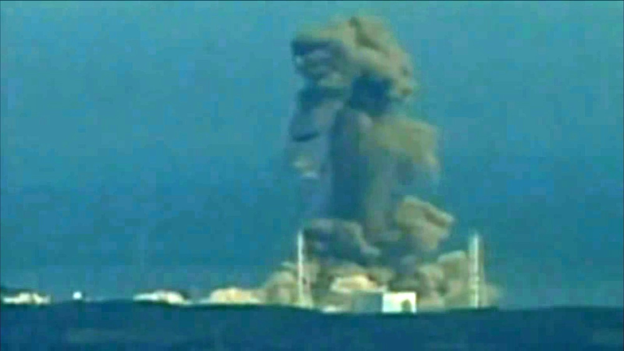 Nachdem Tsunamiwellen das Kühlsytem außer Kraft gesetzt hatten, kam es in den Reaktoren eins, zwei und drei zu Kernschmelzen und Explosionen. Hunderttausende wurden evakuiert, doch viele sind nach einer Dekontaminierung zurückgekehrt. (Bild: The HISTORY Channel / TVF International )