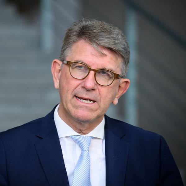 Wolfram Weimer (parteilos), Staatsminister für Kultur und Medien, äußert sich im Bundeskanzleramt.