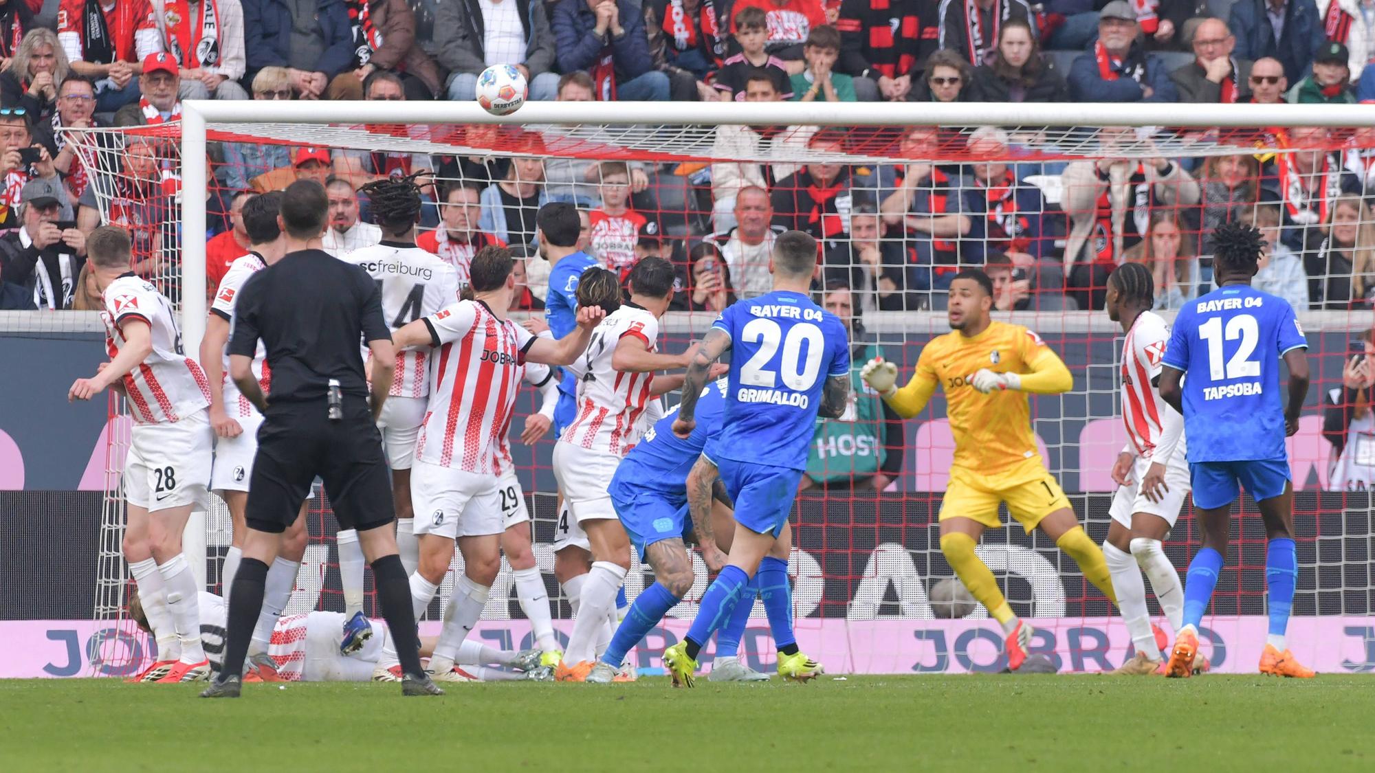 07.03.2026, xblx, Fussball 1.Bundesliga, SC Freiburg - Bayer 04 Leverkusen v.l. Alejandro Grimaldo Bayer Leverkusen, Goal scored, Tor zum 2:2 DFL/DFB REGULATIONS PROHIBIT ANY USE OF PHOTOGRAPHS as IMAGE SEQUENCES and/or QUASI-VIDEO Freiburg *** 07 03 2026, xblx, Soccer 1 Bundesliga, SC Freiburg Bayer 04 Leverkusen v l Alejandro Grimaldo Bayer Leverkusen , Goal scored, Goal to 2 2 DFL DFB REGULATIONS PROHIBIT ANY USE OF PHOTOGRAPHS as IMAGE SEQUENCES and or QUASI VIDEO Freiburg