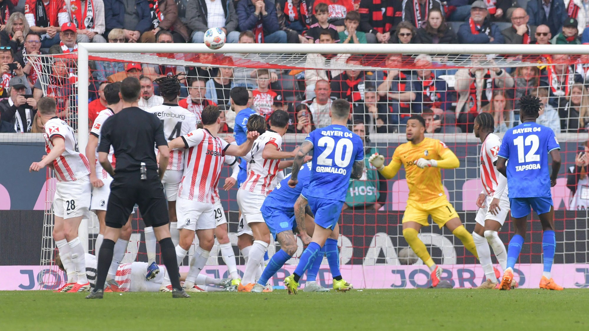 07.03.2026, xblx, Fussball 1.Bundesliga, SC Freiburg - Bayer 04 Leverkusen v.l. Alejandro Grimaldo Bayer Leverkusen, Goal scored, Tor zum 2:2 DFL/DFB REGULATIONS PROHIBIT ANY USE OF PHOTOGRAPHS as IMAGE SEQUENCES and/or QUASI-VIDEO Freiburg *** 07 03 2026, xblx, Soccer 1 Bundesliga, SC Freiburg Bayer 04 Leverkusen v l Alejandro Grimaldo Bayer Leverkusen , Goal scored, Goal to 2 2 DFL DFB REGULATIONS PROHIBIT ANY USE OF PHOTOGRAPHS as IMAGE SEQUENCES and or QUASI VIDEO Freiburg