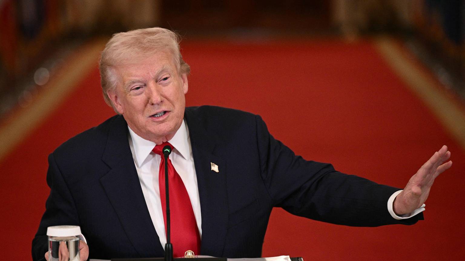US-Präsident Donald Trump während eines Rundtischgesprächs im Weißen Haus.