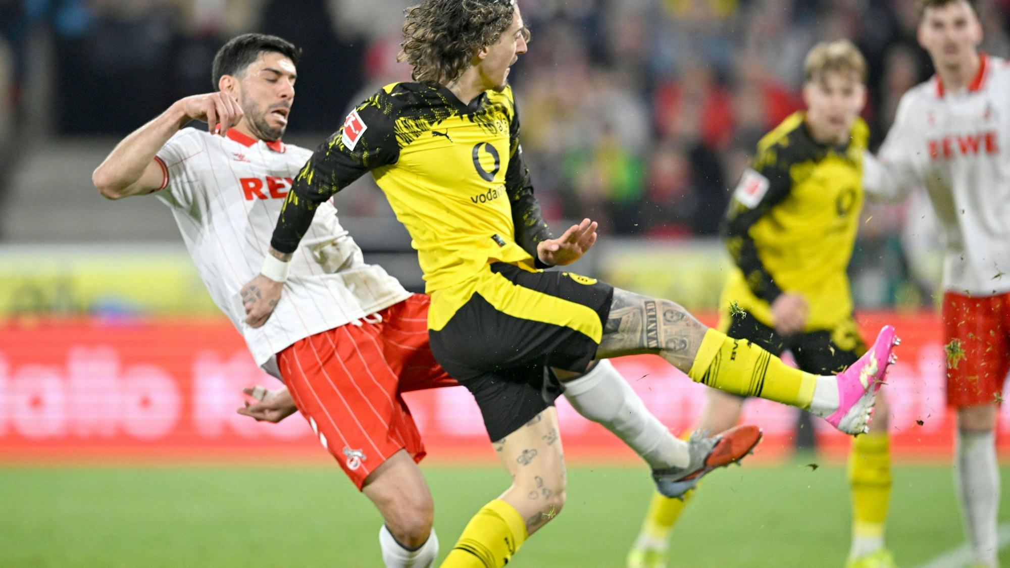 Cenk Özkacar war vor Fabio Silva am Ball, nach VAR-Einsatz wurde der Elfmeter zurückgenommen.