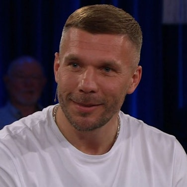 Im „Kölner Treff“ sprach Lukas Podolski darüber, was nach dem Fußball kommen könnte. (Bild: WDR)
