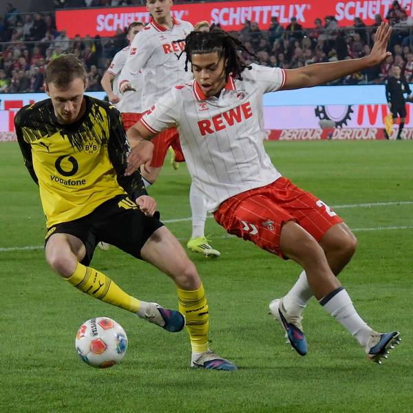 Maximilian Beier behauptet den Ball gegen Jahmai Simpson-Pusey.