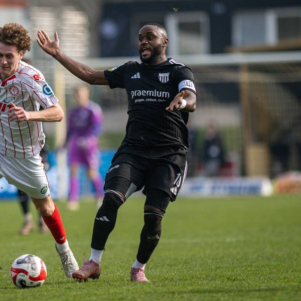 Fussball, Saison 2025/2026, Regionalliga West, 07.03.2026, 25. Spieltag, Herren, 1.FC Bocholt schwarz vs. Fortuna Koeln weiss /// v.l.: Seymour Fuenger Fortuna Koeln, Arnold Budimbu 1.FC Bocholt, Bocholt Stadion am Huenting Nordrhein-Westfalen Deutschland *** Soccer, Season 2025 2026, Regionalliga West, 07 03 2026, 25 Matchday, Men, 1 FC Bocholt black vs Fortuna Koeln white v l Seymour Fuenger Fortuna Koeln , Arnold Budimbu 1 FC Bocholt , Bocholt Stadion am Huenting Nordrhein Westfalen Germany 260307_fb_1fc-bocholt_fortuna-koeln_50049