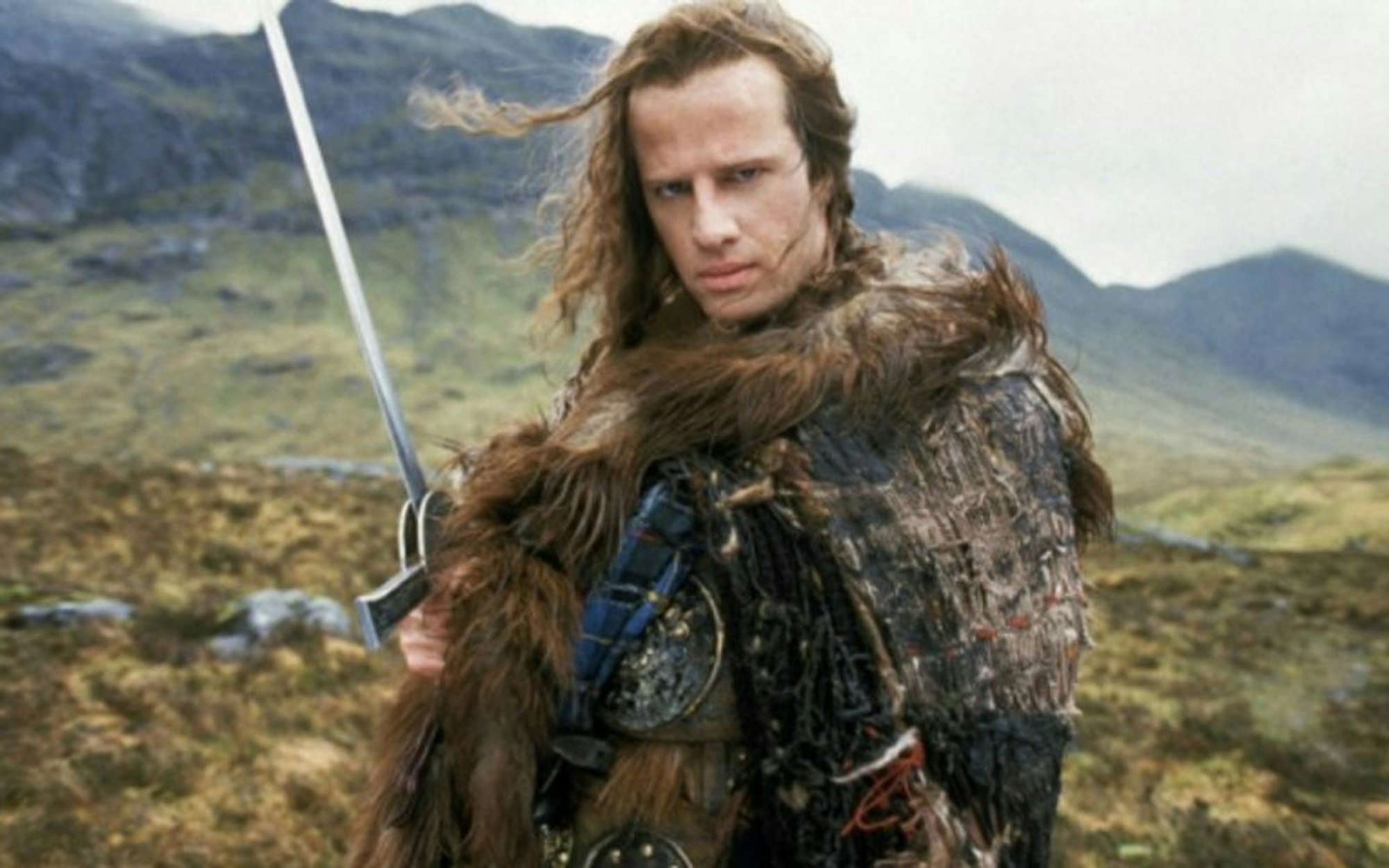 Christopher Lambert wurde mit „Highlander - Es kann nur einen geben“ unsterblich.Das Fantasy-Spektakel kam vor 40 Jahren in die US-Kinos. (Bild: Kinowelt )