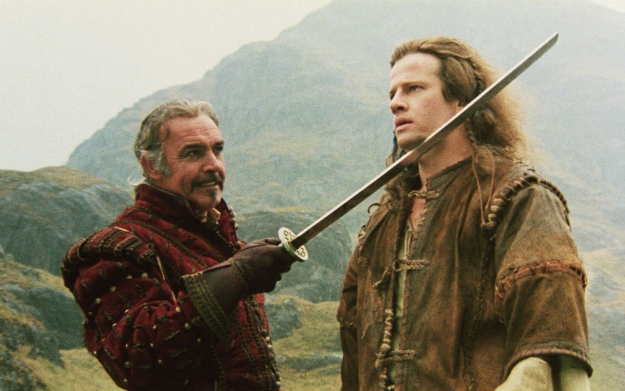 Was hätte Christoper Lamberts Connor McLeod in „Highlander - Es kann nur einen geben“ nur ohne seinen weisen Mentor Ramirez (Sean Connery, links) gemacht? Vermutlich den Kopf verloren. (Bild: 20th Century Fox Film Corporation)
