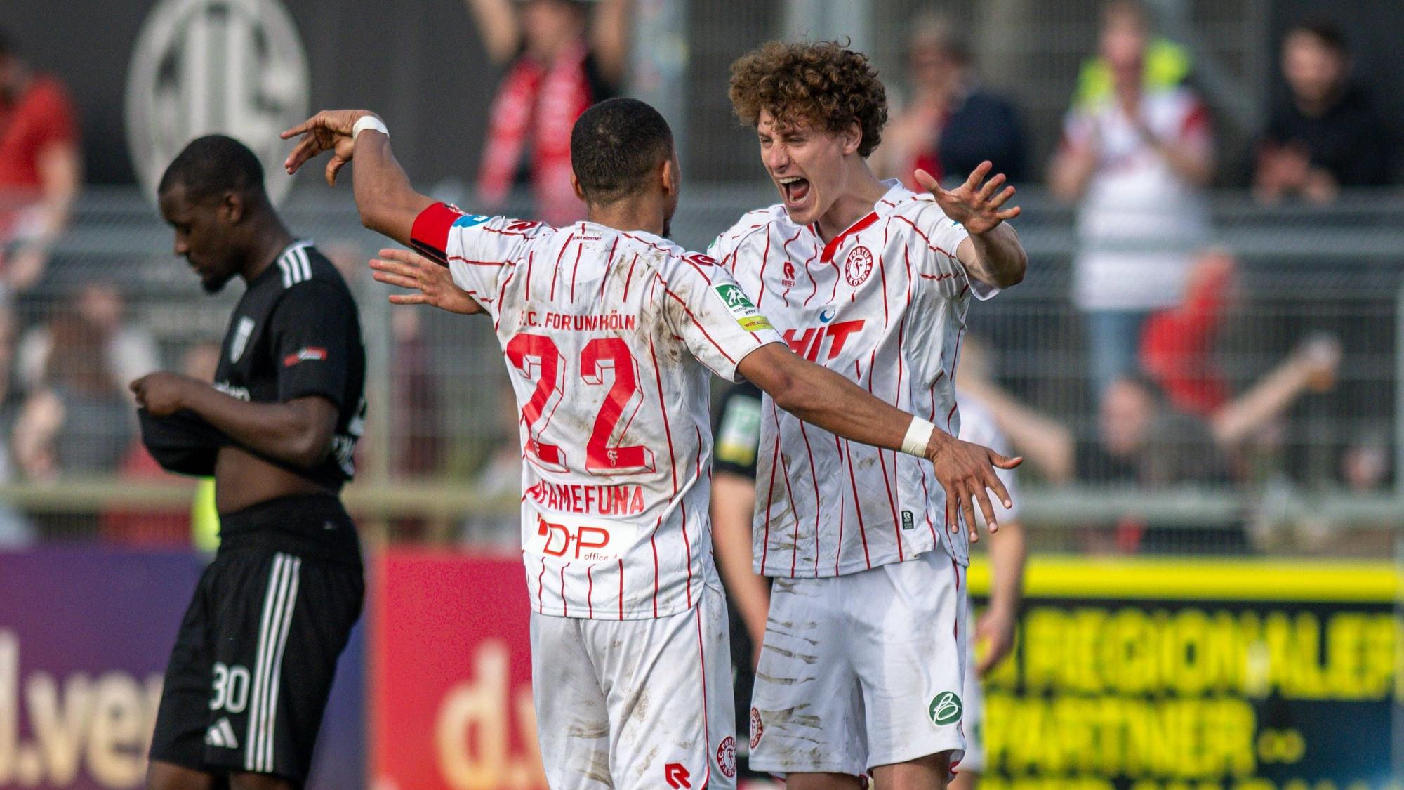 Fussball, Saison 2025/2026, Regionalliga West, 07.03.2026, 25. Spieltag, Herren, 1.FC Bocholt schwarz vs. Fortuna Koeln weiss /// v.l.: Jesaja Herrmann 1.FC Bocholt, Robin Afamefuna Fortuna Koeln, Seymour Fuenger Fortuna Koeln, Bocholt Stadion am Huenting Nordrhein-Westfalen Deutschland *** Soccer, Season 2025 2026, Regionalliga West, 07 03 2026, 25 Matchday, Men, 1 FC Bocholt black vs Fortuna Koeln white v l Jesaja Herrmann 1 FC Bocholt , Robin Afamefuna Fortuna Koeln , Seymour Fuenger Fortuna Koeln , Bocholt Stadion am Huenting Nordrhein Westfalen Germany 260307_fb_1fc-bocholt_fortuna-koeln_50139