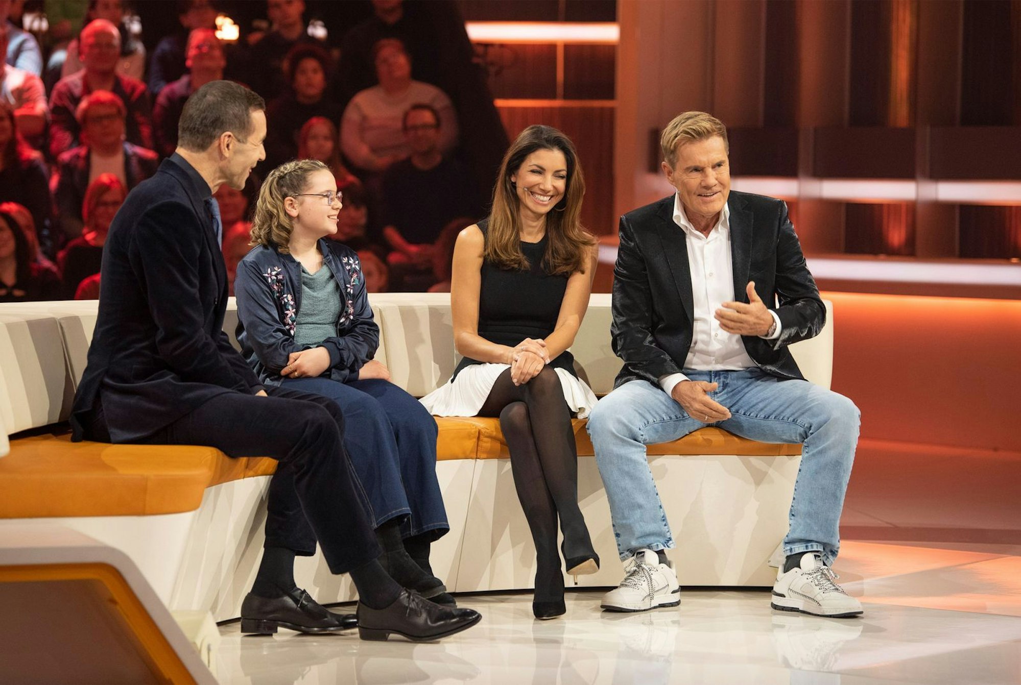 Dieter Bohlen berichtet im Gespräch mit Moderator Kai Pflaume von einem schmerzhaften Zwischenfall. (Bild: NDR / Thorsten Jander)