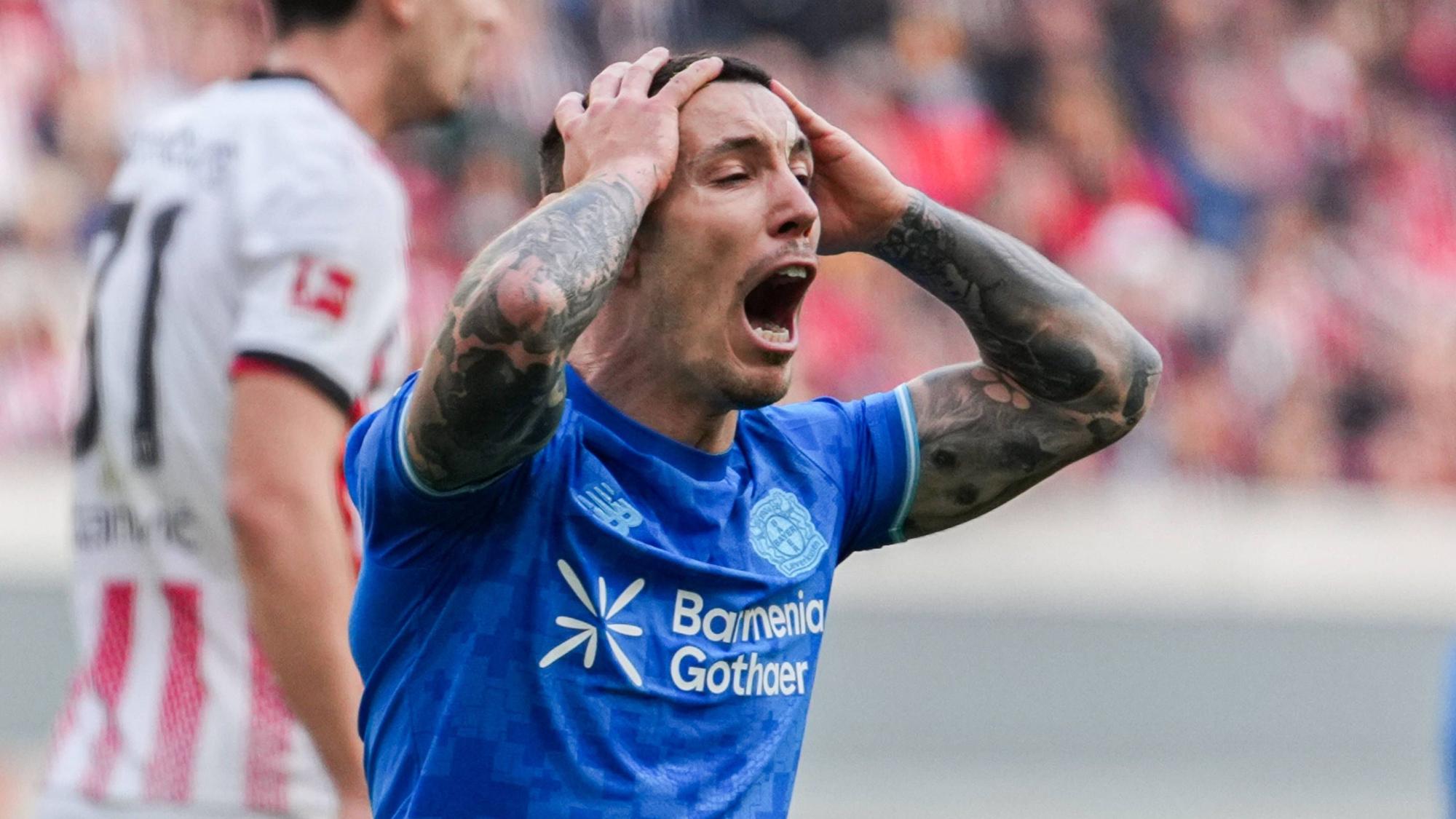 1. Bundesliga: SC Freiburg vs Bayer 04 Leverkusen, 07.03.2026 Ãlex Grimaldo Bayer 04 Leverkusen, 20 der sich über die Schiedsrichterentscheidung aufregt 1. Bundesliga: SC Freiburg vs Bayer 04 Leverkusen, Europa-Park-Stadion, 07.03.2026 DFB / DFL REGULATIONS PROHIBIT ANY USE OF PHOTOGRAPHS AS IMAGE SEQUENCES AND/OR QUASI-VIDEO. *** 1 Bundesliga SC Freiburg vs Bayer 04 Leverkusen, 07 03 2026 Ãlex Grimaldo Bayer 04 Leverkusen, 20 who is upset about the referees decision 1 Bundesliga SC Freiburg vs Bayer 04 Leverkusen, Europa Park Stadion, 07 03 2026 DFB DFL REGULATIONS PROHIBIT ANY USE OF PHOTOGRAPHS AS IMAGE SEQUENCES AND OR QUASI VIDEO Copyright: xBEAUTIFULxSPORTS/Boscox