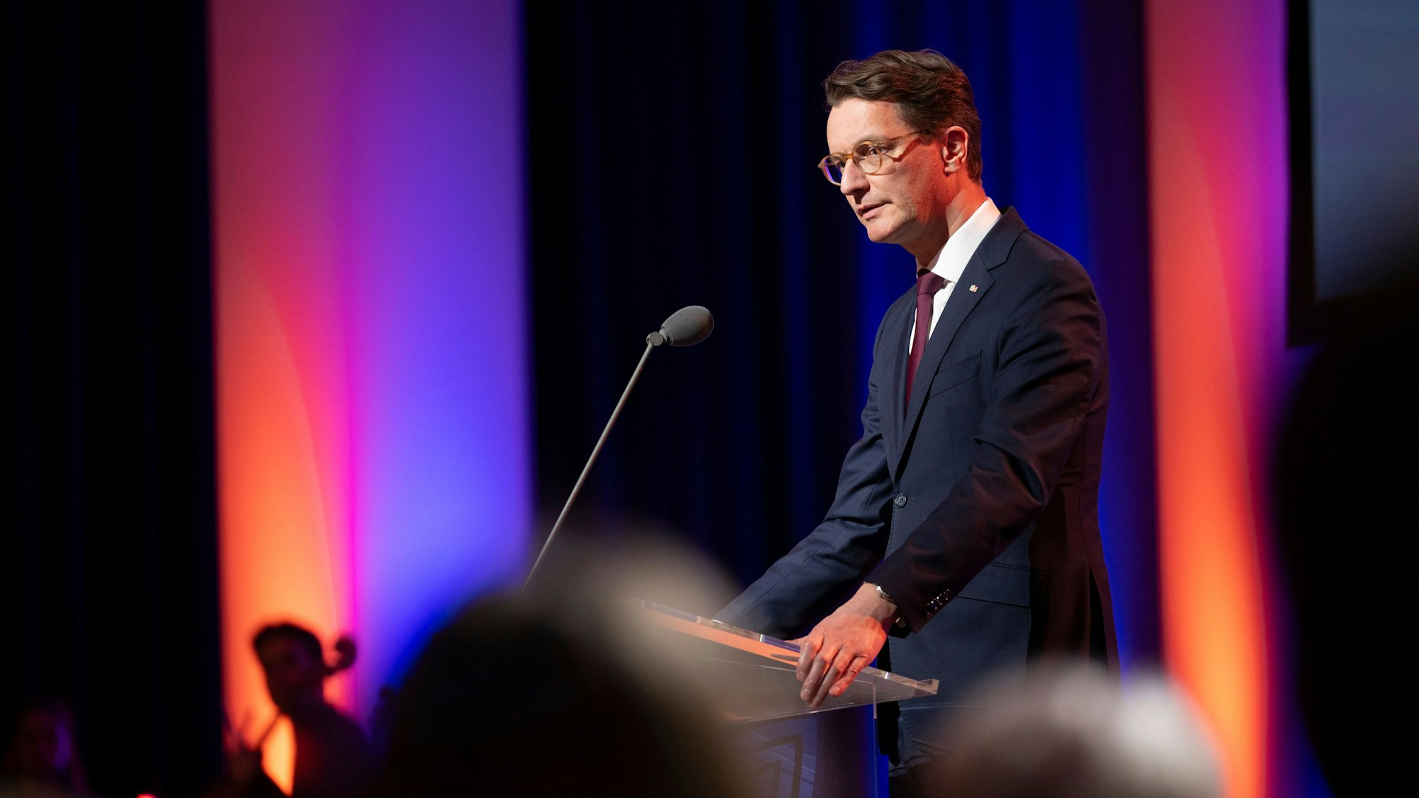 08.03.2026, Köln: Ministerpräsident Hendrik Wüst spricht ein Grußwort auf der Eröffnungsfeier der Christlich-Jüdischen Zusammenarbeit 2026.
Foto: Uwe Weiser