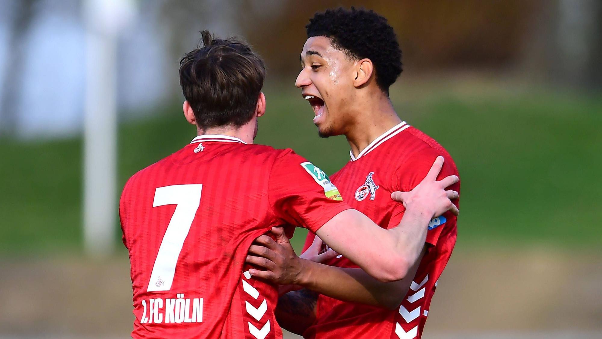 Fußball Herren Regionalliga West Saison 2025/2026 25. Spieltag: Borussia Mönchengladbach U23 - 1. FC Köln U21, U 21 am 07.03.2026 im Grenzlandstadion in Mönchengladbach Torjubel zum 0:1 durch Nilas Kossi Henriksen Yacobi 1. FC Köln U21 , rechts - Bernie Lennemann 1. FC Köln U21 , links Nordrhein-Westfalen Deutschland *** Soccer Men Regionalliga West Season 2025 2026 25 Matchday Borussia Mönchengladbach U23 1 FC Köln U21 on 07 03 2026 at Grenzlandstadion in Mönchengladbach Goal celebration to 0 1 by Nilas Kossi Henriksen Yacobi 1 FC Köln U21 , right Bernie Lennemann 1 FC Köln U21 , left Nordrhein Westfalen Germany