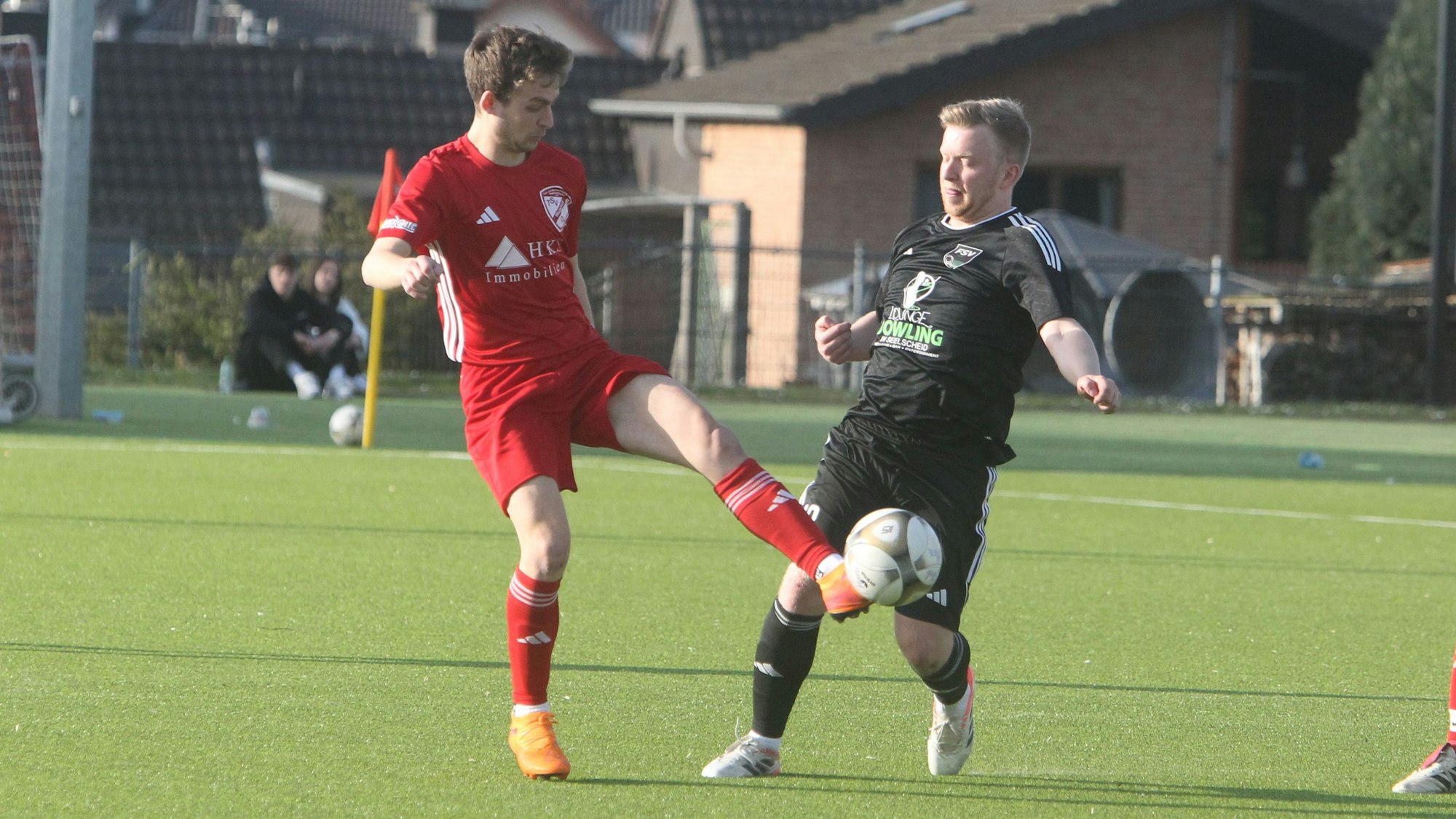 Jan Leyerer (rechts) und die Reserve des FSV Neunkirchen-Seelscheid kassieren die nächste Niederlage.
