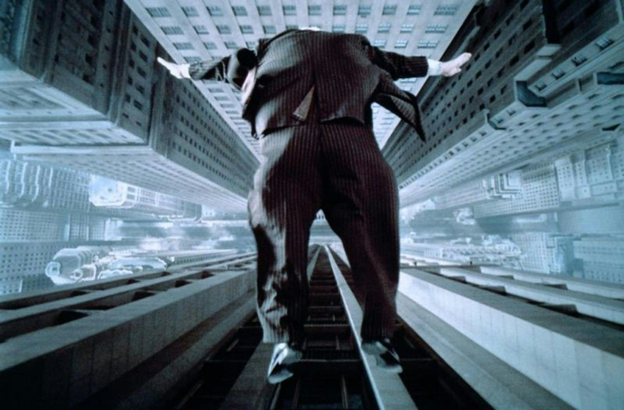 Gesellschaftskritik und Groteske zugleich: Mit „Hudsucker - Der große Sprung“ (1994) gelang den Coen-Brüdern eine aberwitzige Persiflage über den vermeintlichen American Dream. (Bild: Concorde Filmverleih)