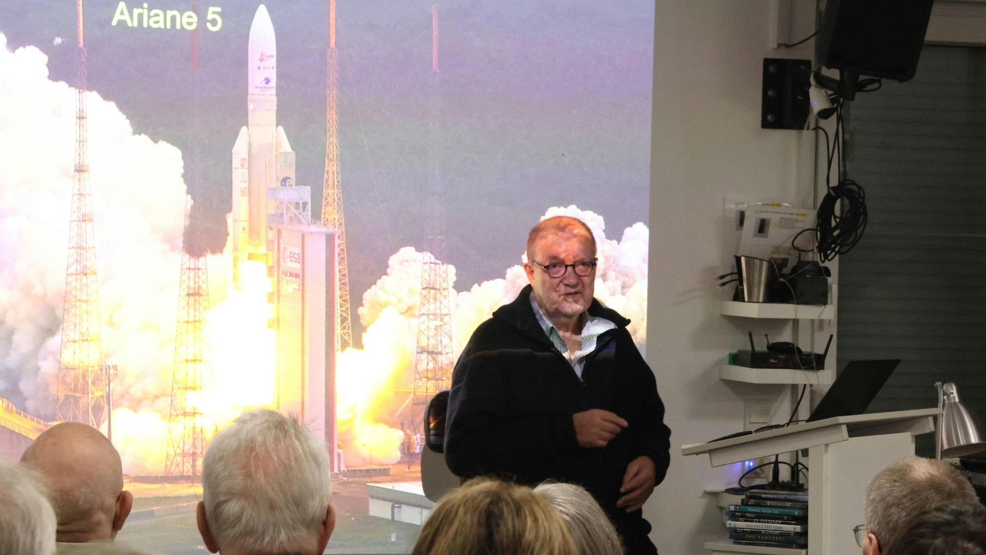 In der Schülersternwarte lud der Bonner Professor Uli Klein ein zu einer spannenden Reise tief hinein in das Weltall. Solche Vorträge gehören fest zum Programm dieser Waldbröler Institution.