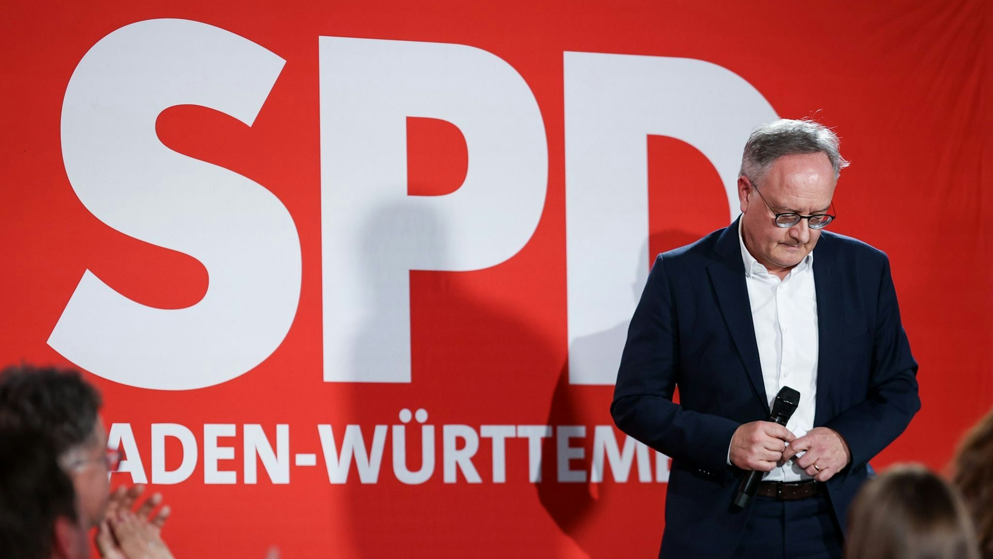 SPD-Spitzenkandidat Andreas Stoch zog Konsequenzen aus dem schwachen Abschneiden seiner Partei.