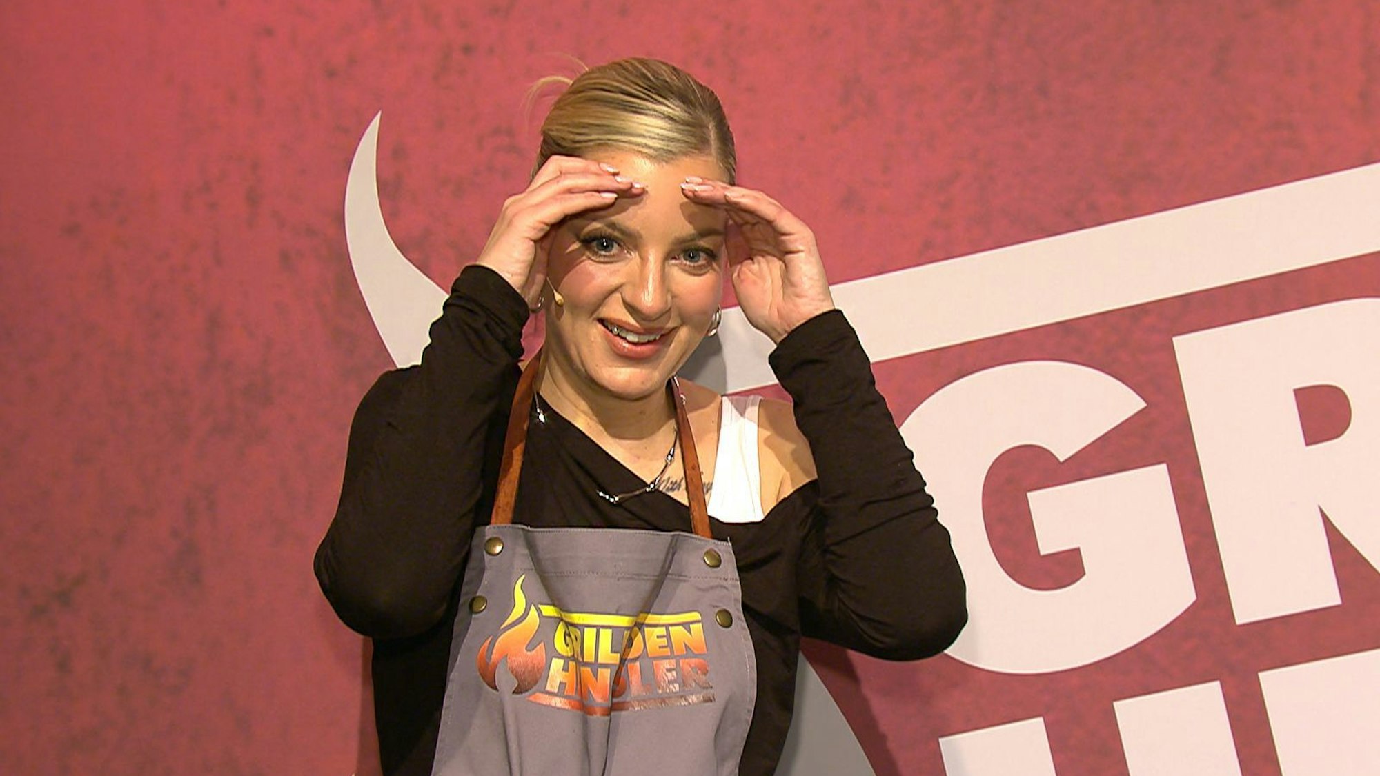 Ihr Auftritt bei „Grill den Henssler“ wurde für Podcasterin und Moderatorin Laura Larsson zur „Nahtoderfahrung“. (Bild: RTL)