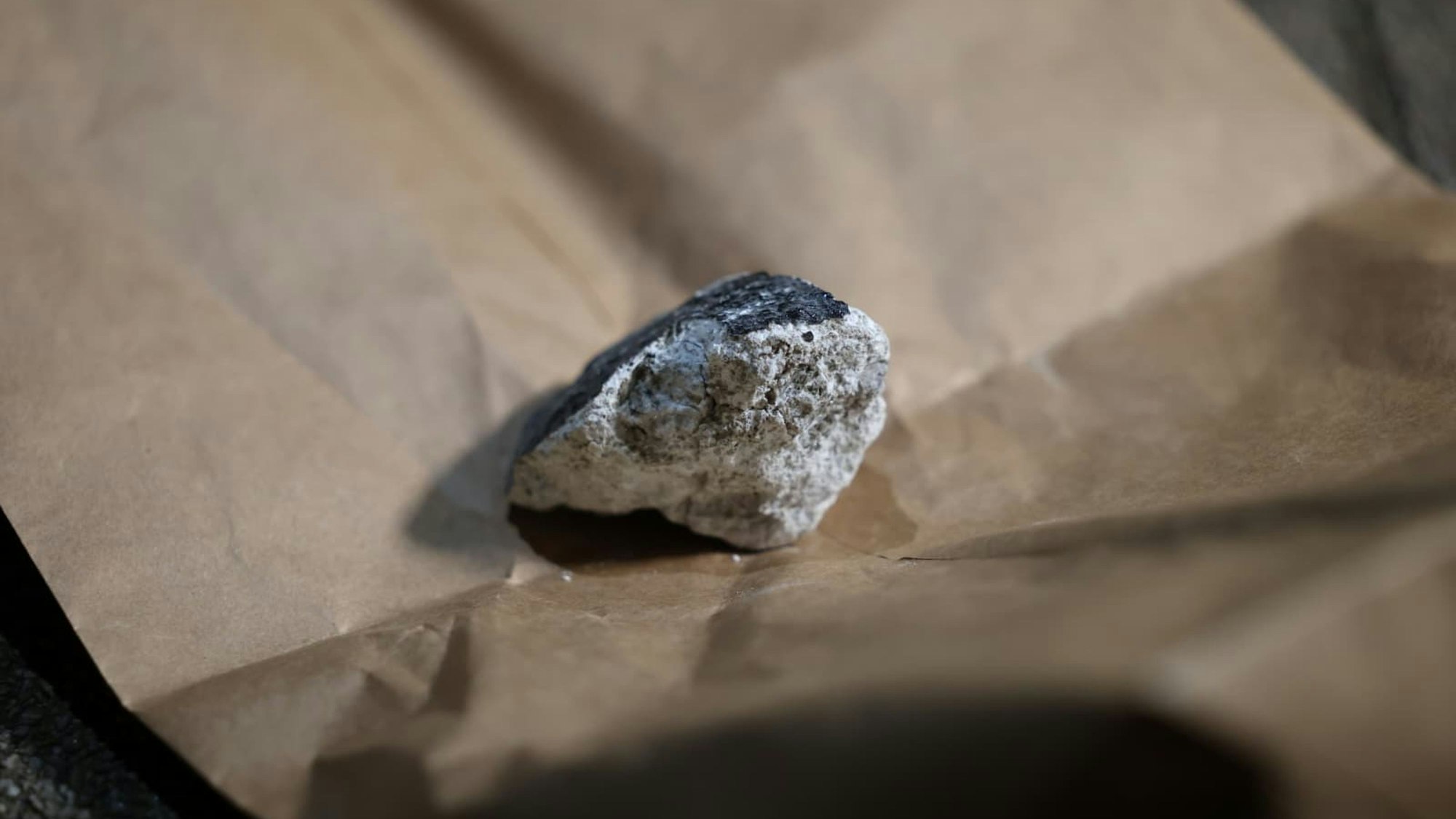 Ein Meteorit ist im Koblenzer Stadtteil Hüls in ein Hausdach eingeschlagen.