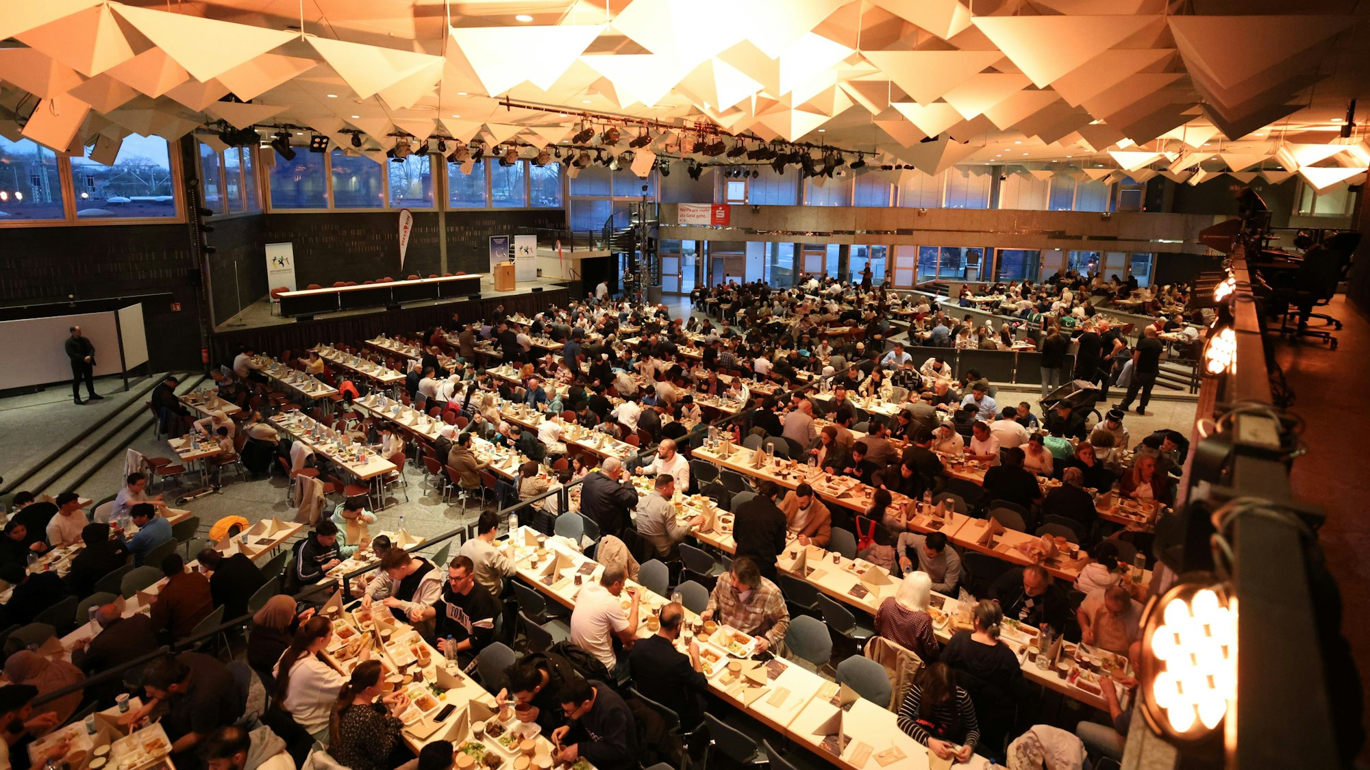 Gemeinsames Fastenbrechen im Forum Leverkusen