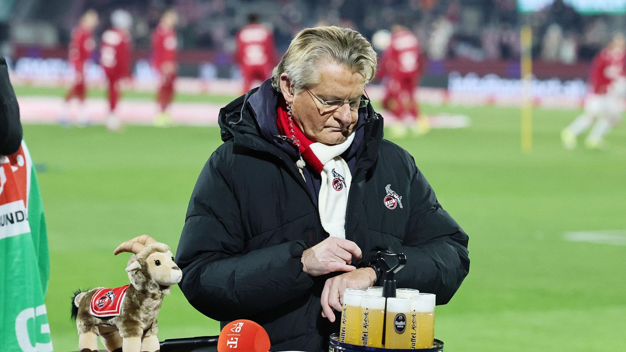 FC-Stadionsprecher Michael Trippel bei der Arbeit.