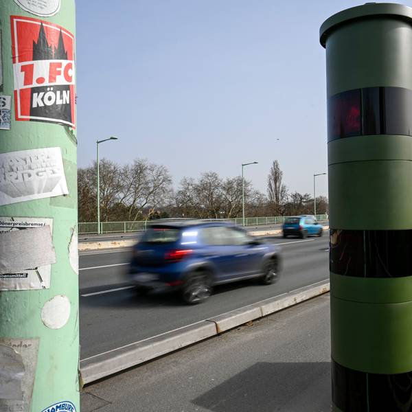 Die neuen Blitzer auf der Zoobrücke sind installiert und in Betrieb.