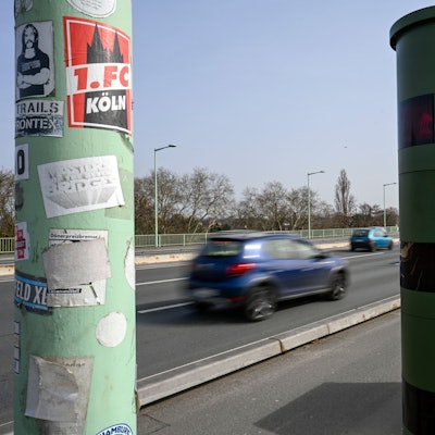 Die neuen Blitzer auf der Zoobrücke sind installiert und in Betrieb.