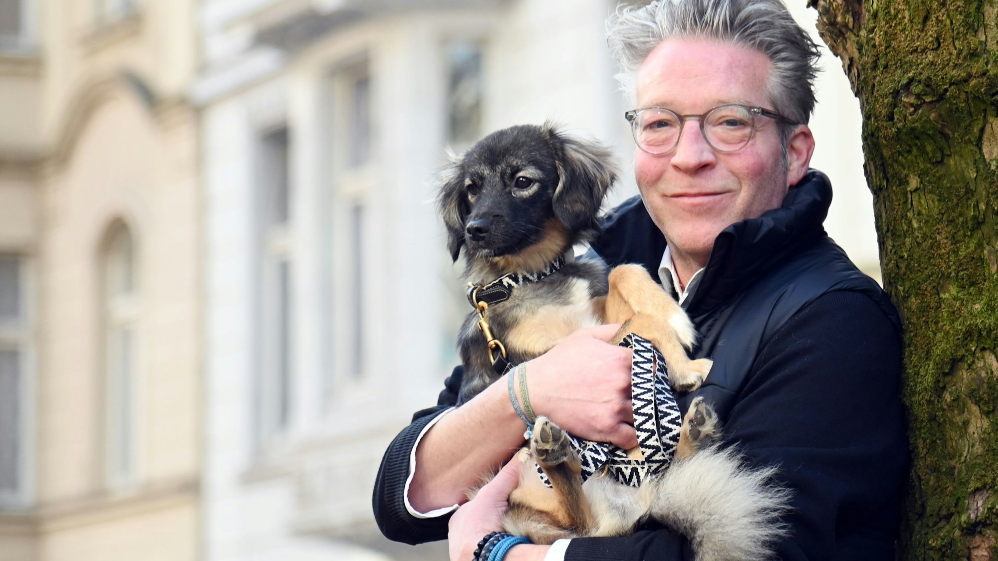 27.02.2026 Köln. Autor und TV-Produzent Tankred Lerch hat früher für Kurt Krömer, Stefan Raab und Oliver Pocher geschrieben. Jetzt schreibt er mehr eigene Sachen, Lerch lebt in Köln. Foto: Alexander Schwaiger