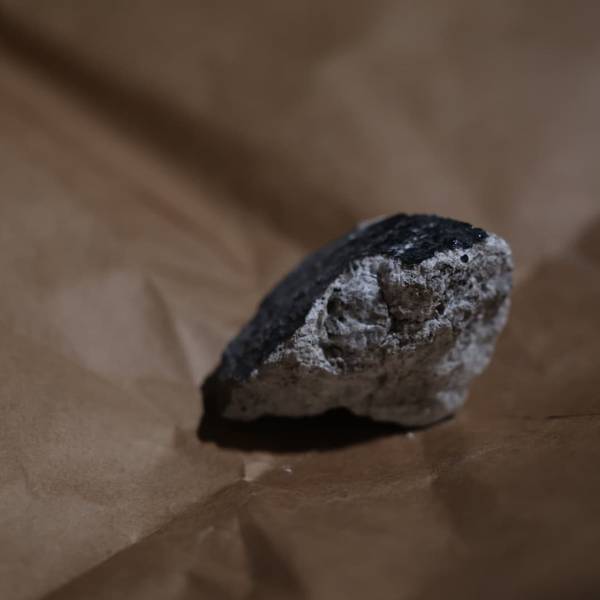 Ein Meteorit ist im Koblenzer Stadtteil Güls in ein Hausdach eingeschlagen. Gesichtet wurde die Lichterscheinung unter anderem in Nordrhein-Westfalen, Hessen, Rheinland-Pfalz, dem Saarland und Baden-Württemberg.