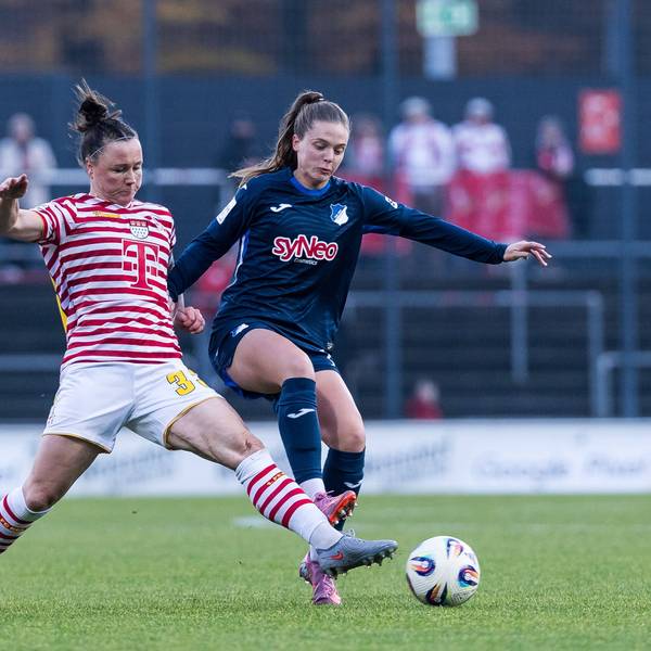 GOOGLE PIXEL Frauen Bundesliga: 1. FC Köln - TSG 1899 Hoffenheim 09.11.2025 Zweikampf Marina Hegering 1. FC Köln, 33, Valesca Ampoorter TSG Hoffenheim, 18 GOOGLE PIXEL Frauen Bundesliga, 1. FC Köln - TSG 1899 Hoffenheim, Köln, Franz-Kremer-Stadion am 09.11.2025 DFB REGULATIONS PROHIBIT ANY USE OF PHOTOGRAPHS AS IMAGE SEQUENCES AND/OR QUASI-VIDEO. *** GOOGLE PIXEL Frauen Bundesliga 1 FC Köln TSG 1899 Hoffenheim 09 11 2025 Zweikampf Marina Hegering 1 FC Köln, 33 , Valesca Ampoorter TSG Hoffenheim, 18 GOOGLE PIXEL Frauen Bundesliga, 1 FC Köln TSG 1899 Hoffenheim, Köln, Franz Kremer Stadion am 09 11 2025 DFB REGULATIONS PROHIBIT ANY USE OF PHOTOGRAPHS AS IMAGE SEQUENCES AND OR QUASI VIDEO Copyright: xBEAUTIFULxSPORTS/Wunderlx