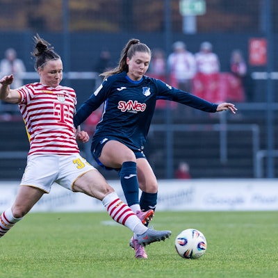 GOOGLE PIXEL Frauen Bundesliga: 1. FC Köln - TSG 1899 Hoffenheim 09.11.2025 Zweikampf Marina Hegering 1. FC Köln, 33, Valesca Ampoorter TSG Hoffenheim, 18 GOOGLE PIXEL Frauen Bundesliga, 1. FC Köln - TSG 1899 Hoffenheim, Köln, Franz-Kremer-Stadion am 09.11.2025 DFB REGULATIONS PROHIBIT ANY USE OF PHOTOGRAPHS AS IMAGE SEQUENCES AND/OR QUASI-VIDEO. *** GOOGLE PIXEL Frauen Bundesliga 1 FC Köln TSG 1899 Hoffenheim 09 11 2025 Zweikampf Marina Hegering 1 FC Köln, 33 , Valesca Ampoorter TSG Hoffenheim, 18 GOOGLE PIXEL Frauen Bundesliga, 1 FC Köln TSG 1899 Hoffenheim, Köln, Franz Kremer Stadion am 09 11 2025 DFB REGULATIONS PROHIBIT ANY USE OF PHOTOGRAPHS AS IMAGE SEQUENCES AND OR QUASI VIDEO Copyright: xBEAUTIFULxSPORTS/Wunderlx