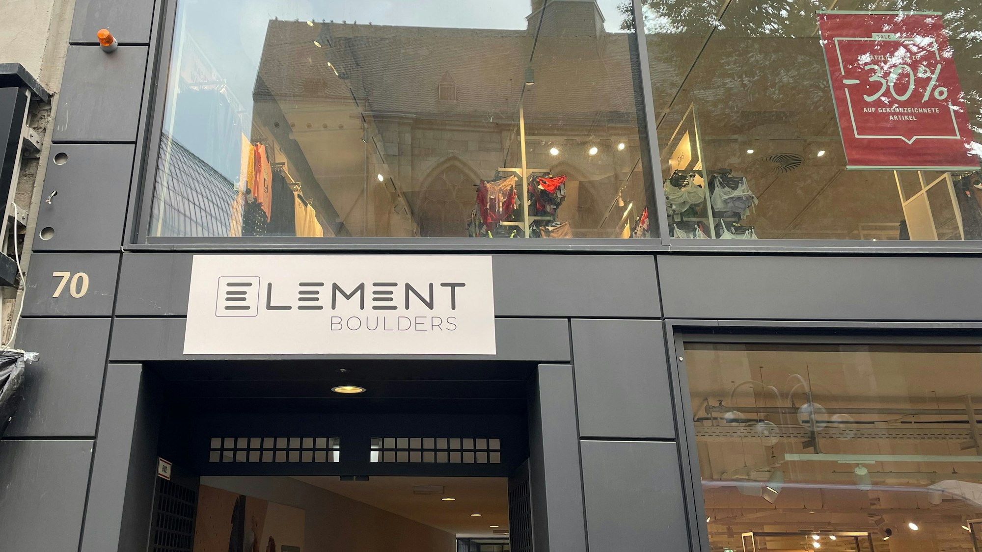 Der Eingang von Element Boulders auf der Schildergasse mitten in der Innenstadt. (Archivbild)